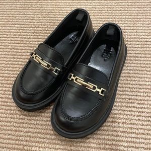 Gap size 9 black loafer shoes